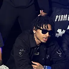 Luister naar FullyLoaded Guwop, bekijk muziekvideo's, lees de bio, bekijk de tourdata, en meer!