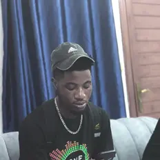 Dengarkan Varoyal, tonton video musik, baca bio, lihat tanggal tur & lainnya!