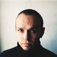 收听 undefined、观看音乐视频、阅读小传、查看巡演日期等 ！