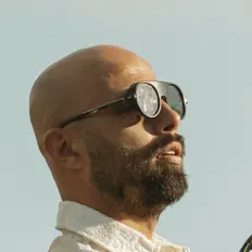 Murat Akayを聴いたり、ミュージックビデオを鑑賞したり、経歴やツアー日程などを確認したりしましょう！