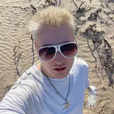 Ouça Wavy, assista a videoclipes, leia a biografia, veja as datas das turnês e mais!