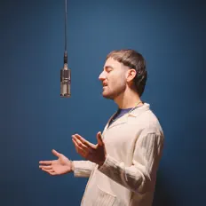 BECA सुनें, म्यूज़िक वीडियो देखें, बायो पढ़ें, दौरे की तारीखें और बहुत कुछ देखें!