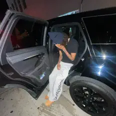 Dengarkan 200kQuan, tonton video musik, baca bio, lihat tanggal tur & lainnya!