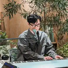 Choi Munyong सुनें, म्यूज़िक वीडियो देखें, बायो पढ़ें, दौरे की तारीखें और बहुत कुछ देखें!