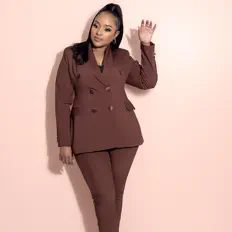 收听 Hlob'sile、观看音乐视频、阅读小传、查看巡演日期等 ！