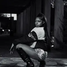 Dengarkan Moca Mula, tonton video musik, baca bio, lihat tanggal tur & lainnya!