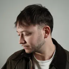 Ascolta AJ Hamilton, guarda video musicali, leggi la biografia, vedi le date del tour & altro!