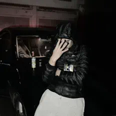 Ouve Janis, vê vídeos de música, lê a biografia, vê as datas da digressão e muito mais!