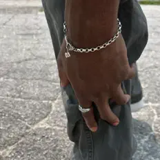 聆聽 phreud、觀看音樂影片、閱讀小傳、查看巡演日期等！