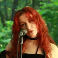 聆聽 Luvchild、觀看音樂影片、閱讀小傳、查看巡演日期等！