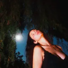 Rachell Rivasを聴いたり、ミュージックビデオを鑑賞したり、経歴やツアー日程などを確認したりしましょう！