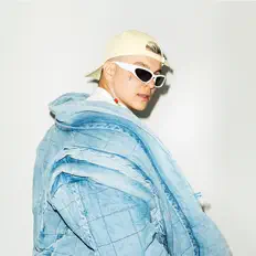 Escucha a RASA, mira videos musicales, lee su biografía, consulta las fechas de las gira y más.