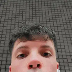 Shinを聴いたり、ミュージックビデオを鑑賞したり、経歴やツアー日程などを確認したりしましょう！