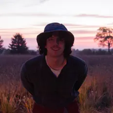 Escucha a Josh Spinner, mira videos musicales, lee su biografía, consulta las fechas de las gira y más.