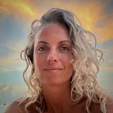 Listen to Stefania Brodska, watch music videos, read bio, see tour dates & more!