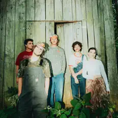 Cigarettes @ Sunset सुनें, म्यूज़िक वीडियो देखें, बायो पढ़ें, दौरे की तारीखें और बहुत कुछ देखें!