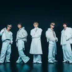 聆聽 VELLE.J、觀看音樂影片、閱讀小傳、查看巡演日期等！