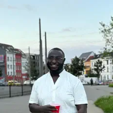 Poslechněte si interpreta SAi, sledujte hudební videa, přečtěte si životopis, podívejte se na data turné a další informace.