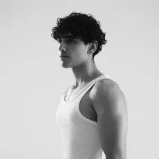 Posłuchaj wykonawcy Untitled producer, obejrzyj teledyski, przeczytaj biografię, zobacz daty tras koncertowych i nie tylko!