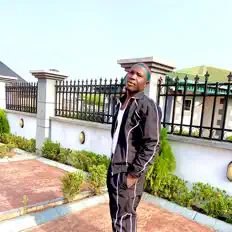 Escucha a Horli Bee, mira videos musicales, lee su biografía, consulta las fechas de las gira y más.