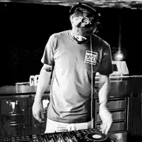 Dengarkan undefined, tonton video musik, baca bio, lihat tanggal tur & lainnya!