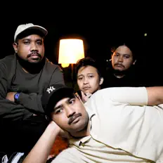 LORRA: песни, клипы, биография, даты выступлений и многое другое.