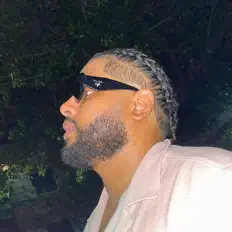 Ouça Roja$, assista a videoclipes, leia a biografia, veja as datas das turnês e mais!