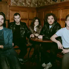 Hör dir Nieodebrane Połączenie an, schau dir Musikvideos an, lies die Biografie, finde Tourdaten und mehr!