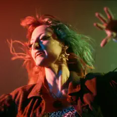 Livin Fire सुनें, म्यूज़िक वीडियो देखें, बायो पढ़ें, दौरे की तारीखें और बहुत कुछ देखें!