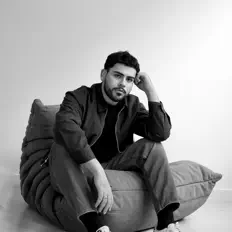 Keanuを聴いたり、ミュージックビデオを鑑賞したり、経歴やツアー日程などを確認したりしましょう！