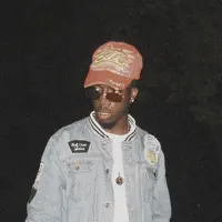 聆聽 undefined、觀看音樂影片、閱讀小傳、查看巡演日期等！