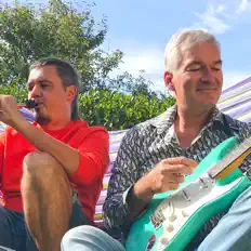 Ouve GROOVAZ, vê vídeos de música, lê a biografia, vê as datas da digressão e muito mais!