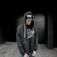 Escucha a undefined, mira videos musicales, lee su biografía, consulta las fechas de las gira y más.