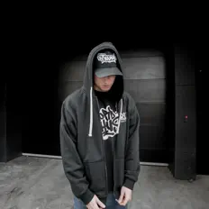 Damant dinle, müzik videolarını izle, biyografisini oku, tur tarihlerini ve daha fazlasını gör!