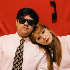 Posłuchaj wykonawcy Honeybliss, obejrzyj teledyski, przeczytaj biografię, zobacz daty tras koncertowych i nie tylko!