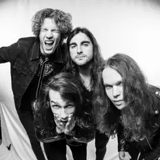 Hör dir Lost Hearts an, schau dir Musikvideos an, lies die Biografie, finde Tourdaten und mehr!