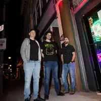 undefinedを聴いたり、ミュージックビデオを鑑賞したり、経歴やツアー日程などを確認したりしましょう！