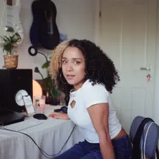 Posłuchaj wykonawcy Richarda, obejrzyj teledyski, przeczytaj biografię, zobacz daty tras koncertowych i nie tylko!