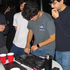 cjbthekid dinle, müzik videolarını izle, biyografisini oku, tur tarihlerini ve daha fazlasını gör!