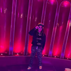 Listen to Savvi Lae, watch music videos, read bio, see tour dates & more!