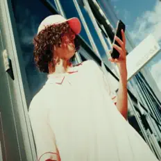 聆聽 Drayko、觀看音樂影片、閱讀小傳、查看巡演日期等！