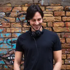 Luister naar Marco Dily, bekijk muziekvideo's, lees de bio, bekijk de tourdata, en meer!