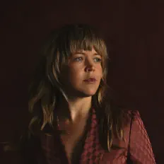 Emily Elbert을(를) 듣고, 뮤직 비디오를 보고, 약력을 읽고, 투어 일정 등을 확인하세요!