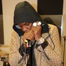 Dengarkan VBreezy, tonton video musik, baca bio, lihat tanggal tur & lainnya!