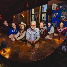 Blue Rodeo dinle, müzik videolarını izle, biyografisini oku, tur tarihlerini ve daha fazlasını gör!