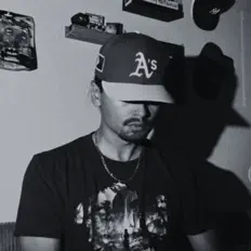 Dengarkan zuu, tonton video musik, baca bio, lihat tanggal tur & lainnya!