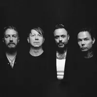 Posłuchaj wykonawcy undefined, obejrzyj teledyski, przeczytaj biografię, zobacz daty tras koncertowych i nie tylko!