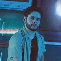 undefined dinle, müzik videolarını izle, biyografisini oku, tur tarihlerini ve daha fazlasını gör!