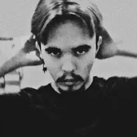 undefined dinle, müzik videolarını izle, biyografisini oku, tur tarihlerini ve daha fazlasını gör!
