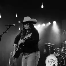 Dengarkan Alisha Marie, tonton video musik, baca bio, lihat tanggal tur & lainnya!